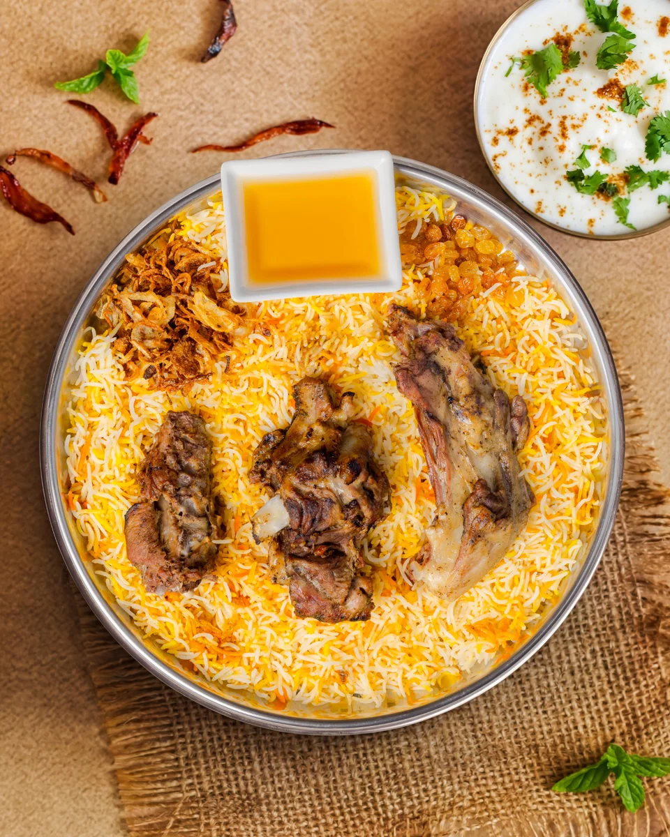 طبق مخمود اللحم في مندي الديرة