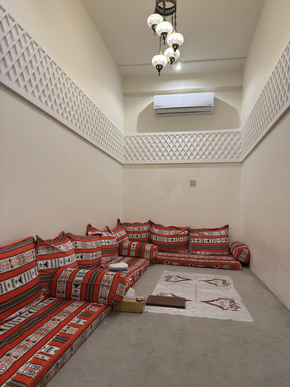 إحدى مساحات الجلوس العائلية المنفصلة في مندي الديرة