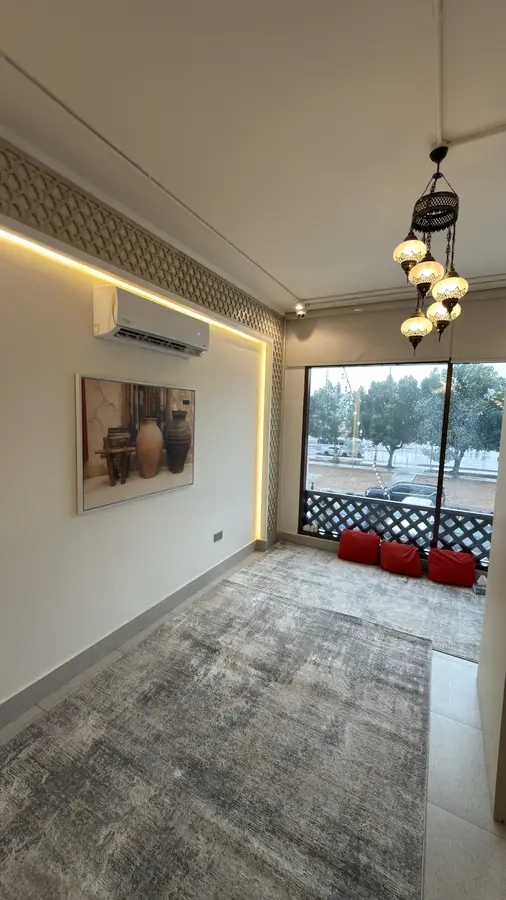 تفاصيل من داخل مطعم مندي الديرة